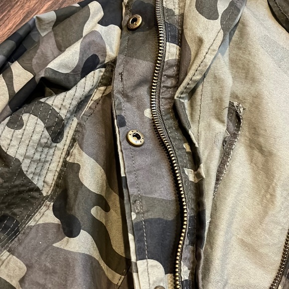 CAMO UTILIITY ZIP JACKET!  LIGHTWEIGHT/WITH WAIST CINCH! - Picture 9 of 12